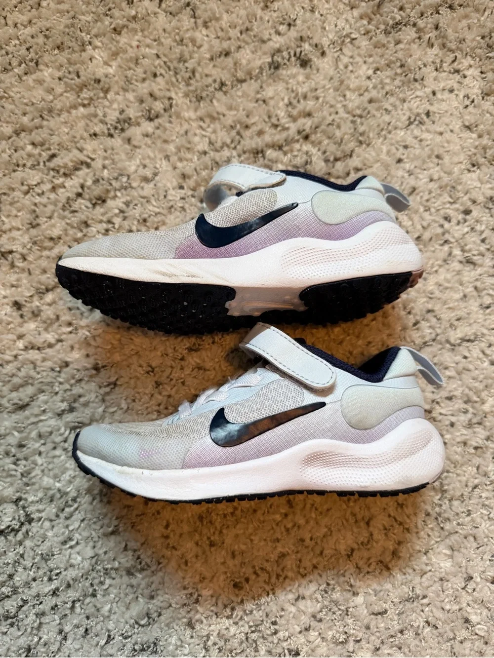 Nike Revolution 7 Sneaker - Kids Euc size 9 gray blue purple